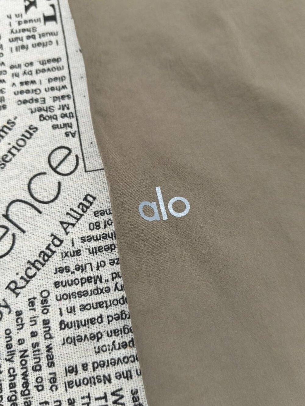 ALO Yoga NWT Suit Up Trouser Olive (Regular Limited)🎄💚 - Picture 4 of 6